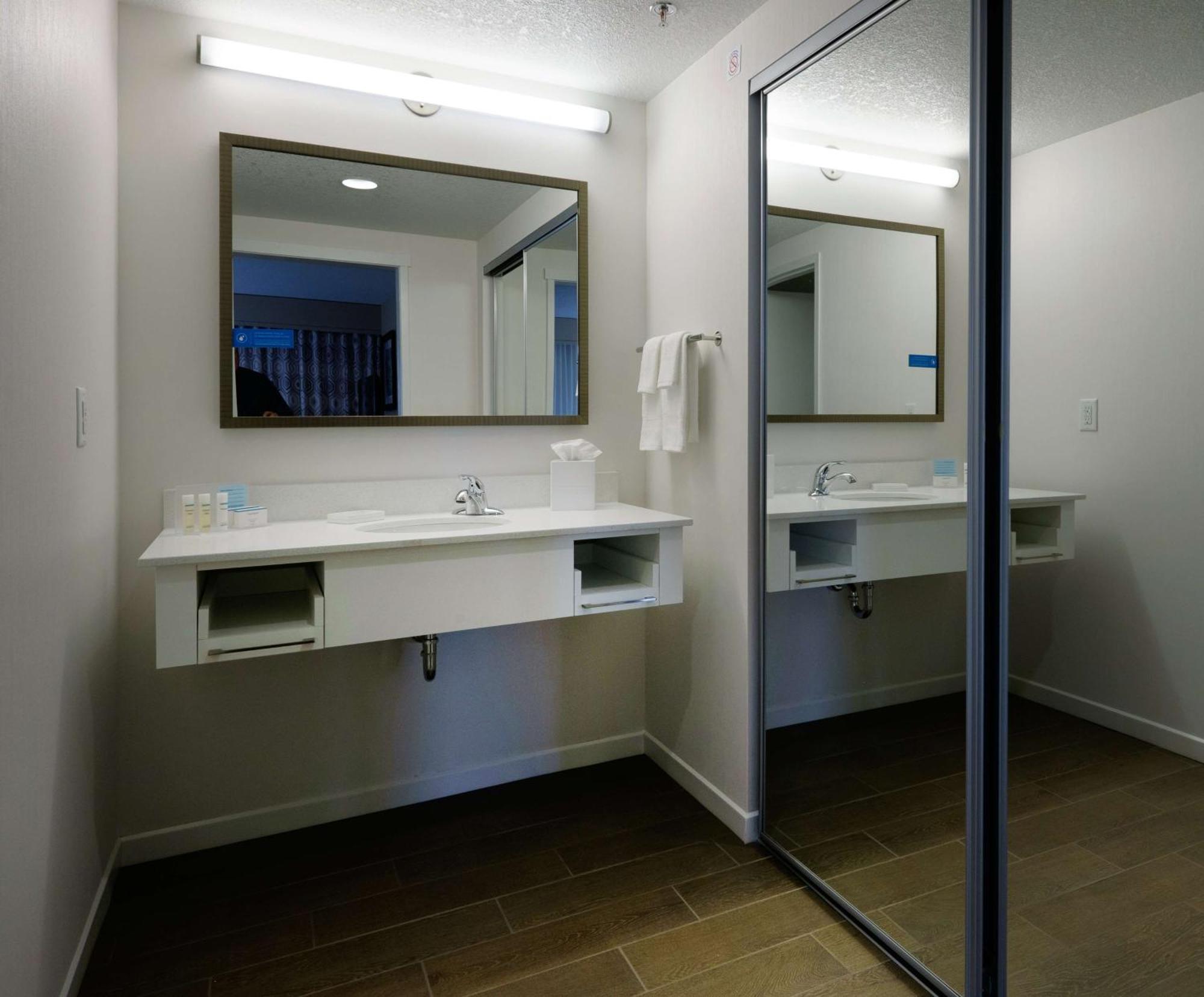 Hampton Inn Green Bay Downtown Zewnętrze zdjęcie