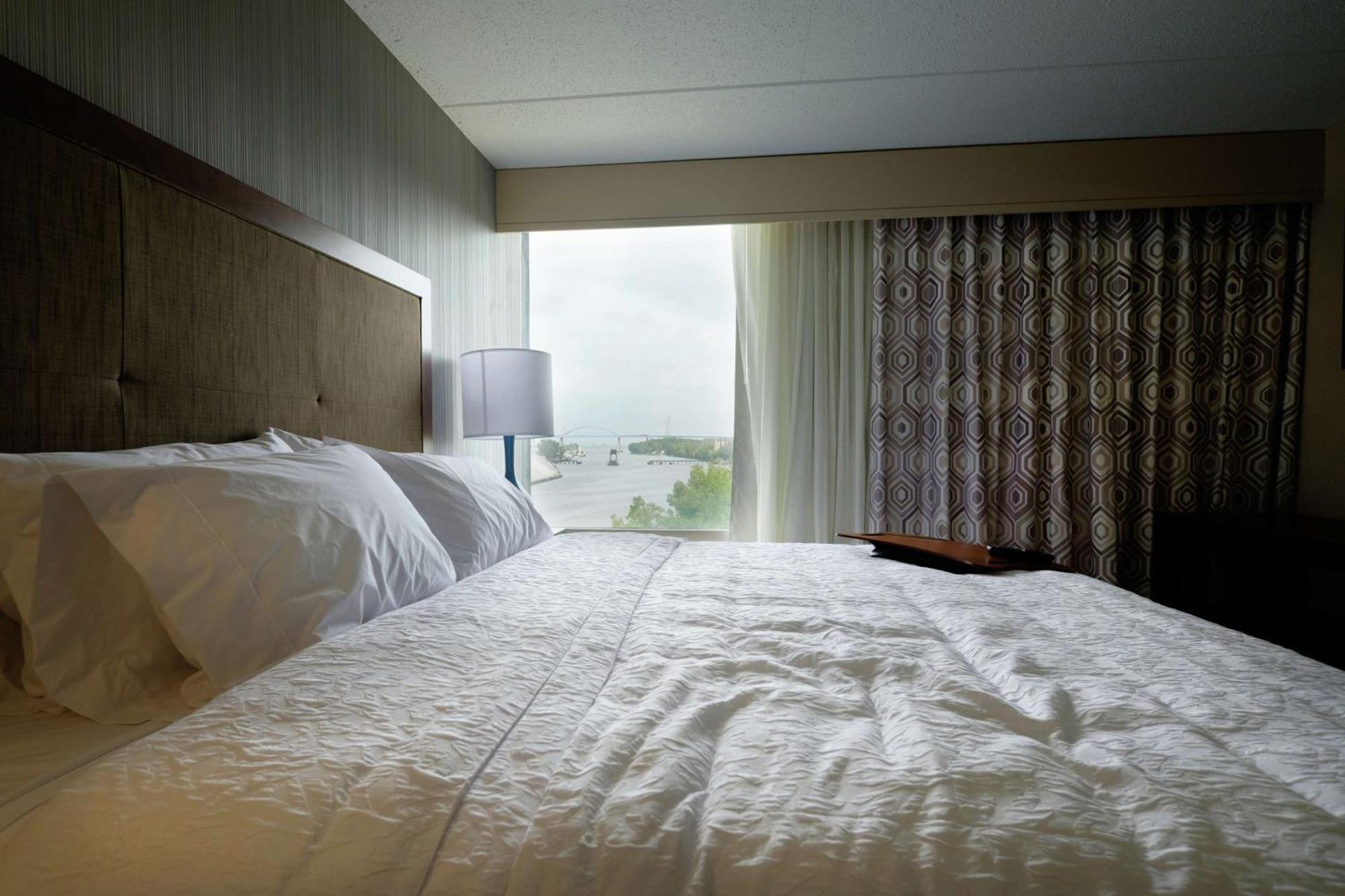 Hampton Inn Green Bay Downtown Zewnętrze zdjęcie